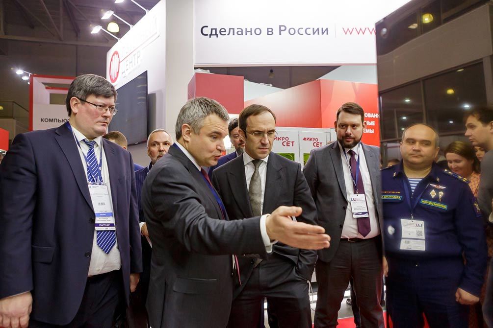 Станки для лазерной обработки на выставке Электроника 2022